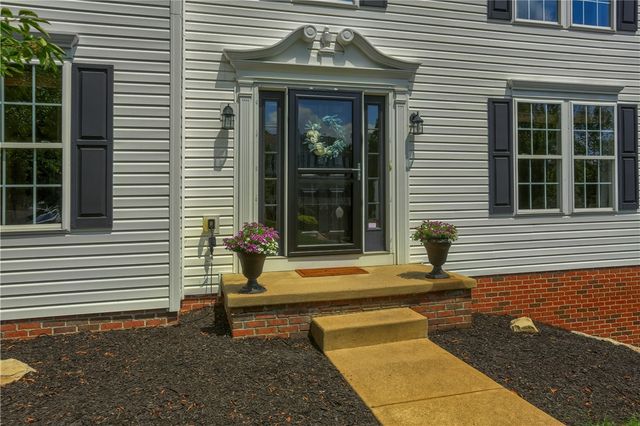 1871 Pioneer Dr, Franklin Park, PA 15143