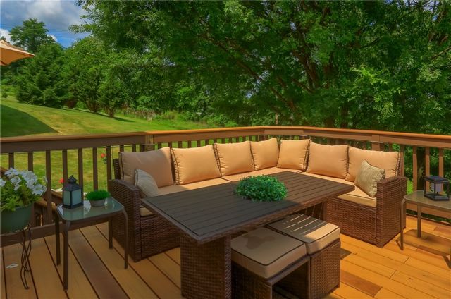 1871 Pioneer Dr, Franklin Park, PA 15143