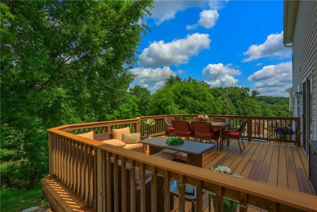 1871 Pioneer Dr, Franklin Park, PA 15143