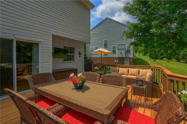 1871 Pioneer Dr, Franklin Park, PA 15143