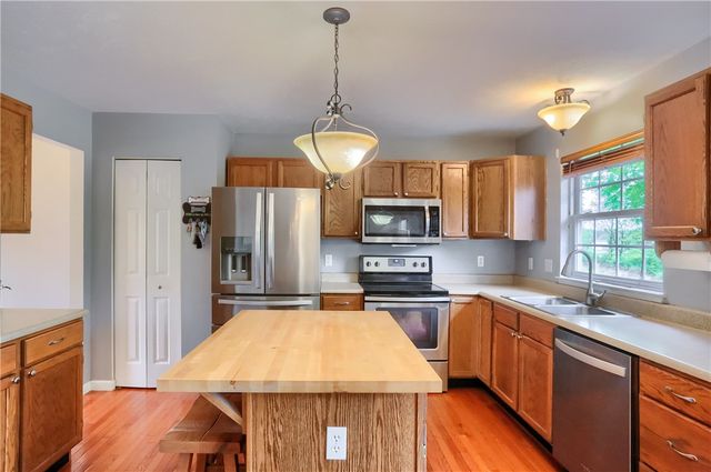 1871 Pioneer Dr, Franklin Park, PA 15143