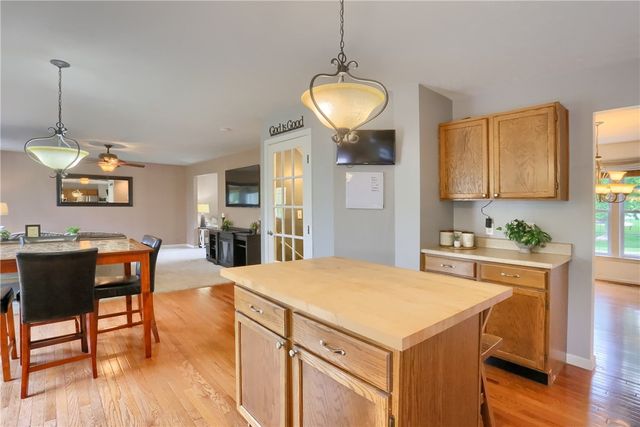 1871 Pioneer Dr, Franklin Park, PA 15143