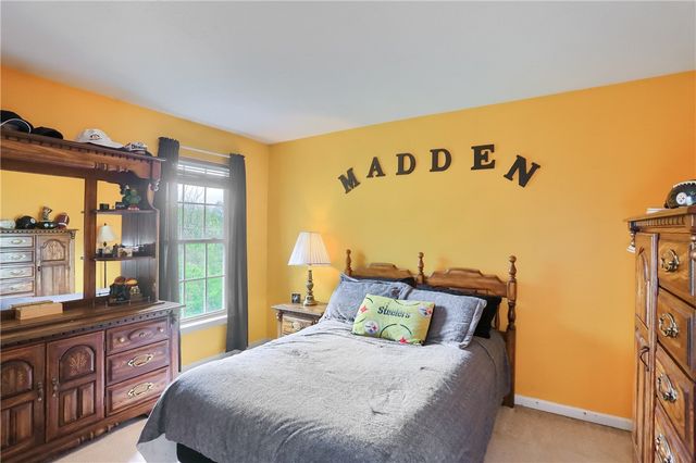 1871 Pioneer Dr, Franklin Park, PA 15143