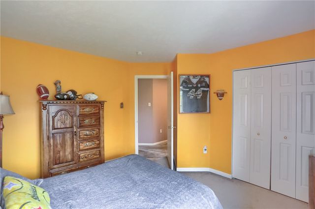 1871 Pioneer Dr, Franklin Park, PA 15143