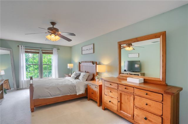 1871 Pioneer Dr, Franklin Park, PA 15143