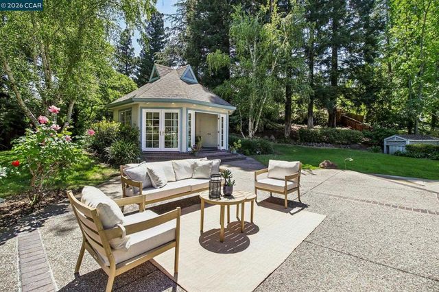 31 Tierra Verde Ct, Walnut Creek, CA 94598