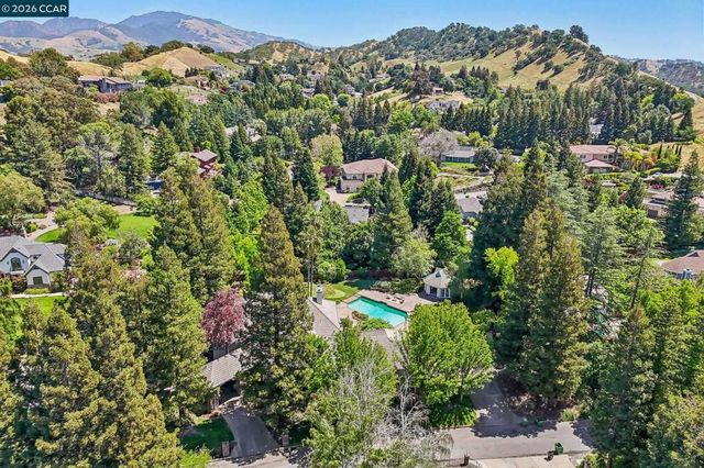 31 Tierra Verde Ct, Walnut Creek, CA 94598