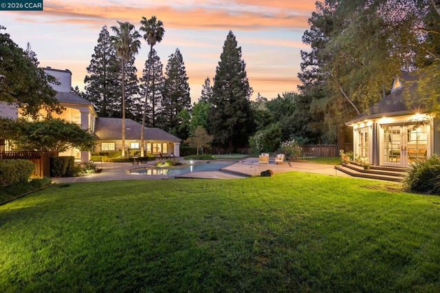 31 Tierra Verde Ct, Walnut Creek, CA 94598