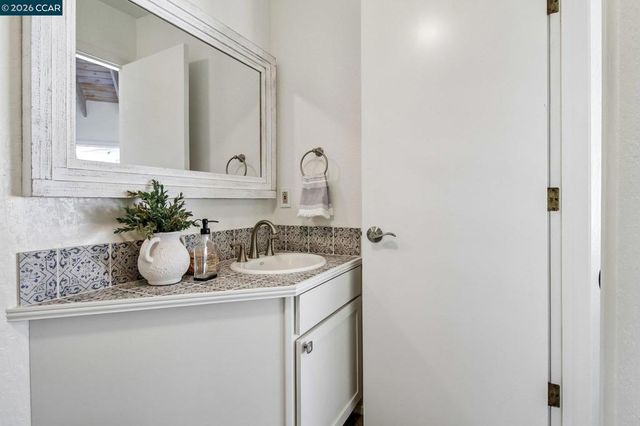 31 Tierra Verde Ct, Walnut Creek, CA 94598