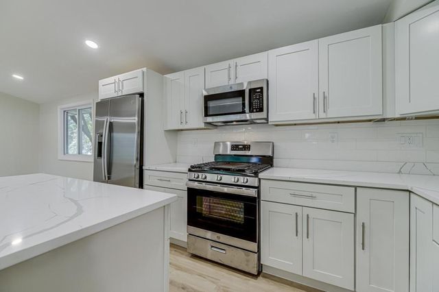 835 Niagara Lane N, Plymouth, MN 55447