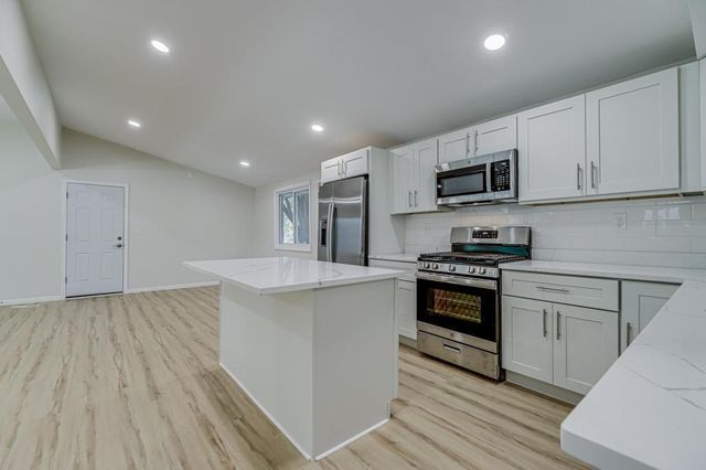 835 Niagara Lane N, Plymouth, MN 55447