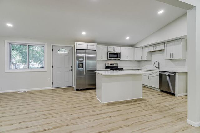 835 Niagara Lane N, Plymouth, MN 55447