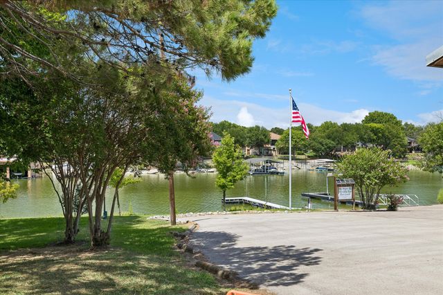 8620 Crosswind Drive, Fort Worth, TX 76179
