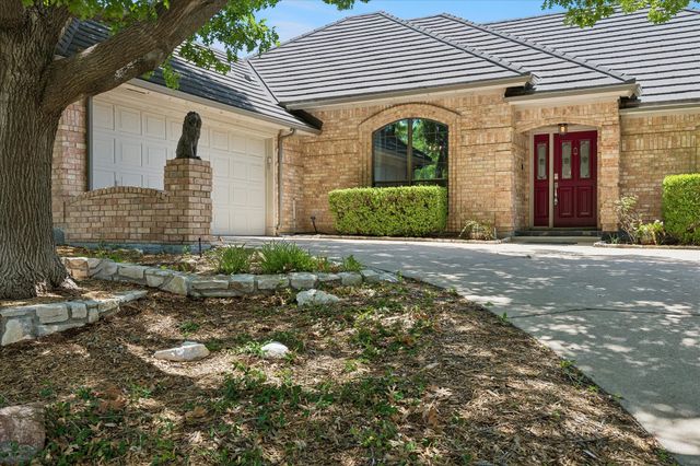 8620 Crosswind Drive, Fort Worth, TX 76179