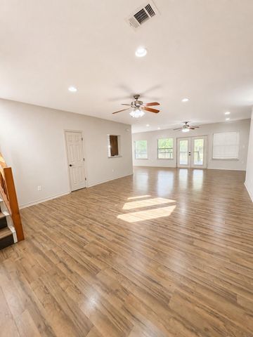 903 S Houston Avenue, Livingston, TX 77351