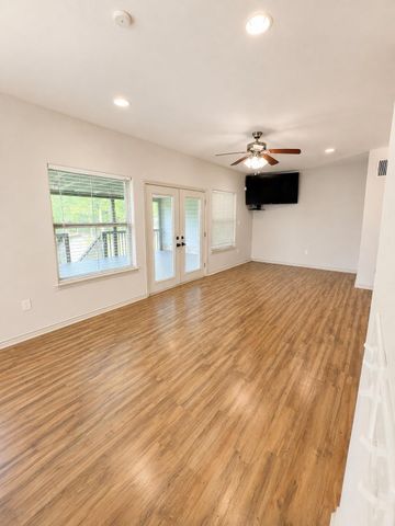 903 S Houston Avenue, Livingston, TX 77351