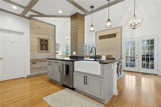 406 Lovinggood Landing Drive, Woodstock, GA 30189