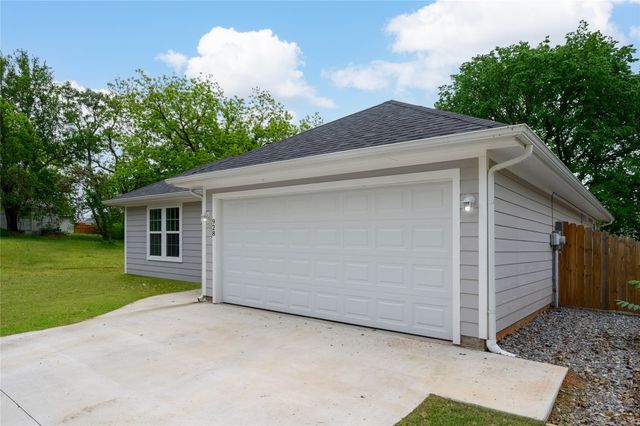 928 W Chase Street, Denison, TX 75020