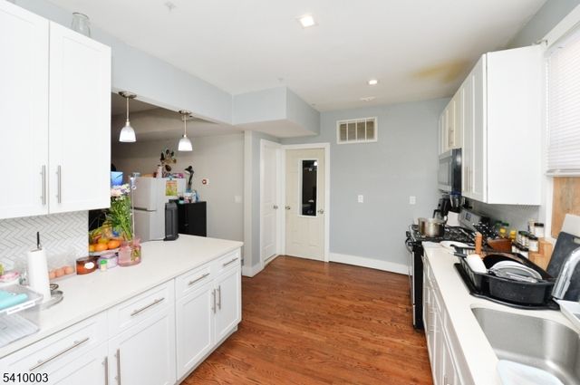 135 Scheerer Ave, Newark City, NJ 07112