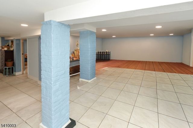 135 Scheerer Ave, Newark City, NJ 07112