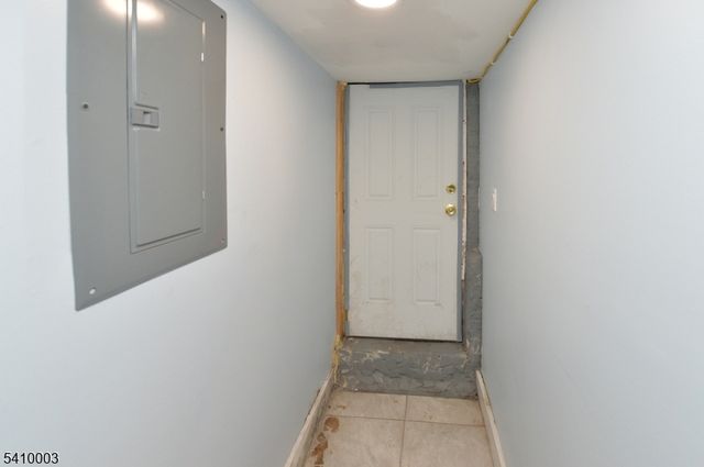 135 Scheerer Ave, Newark City, NJ 07112