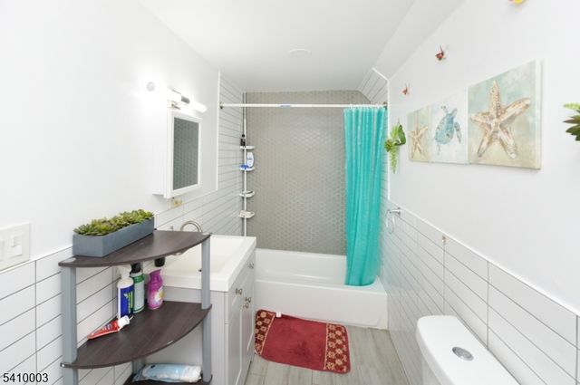 135 Scheerer Ave, Newark City, NJ 07112