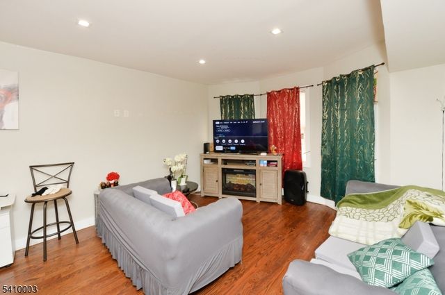 135 Scheerer Ave, Newark City, NJ 07112