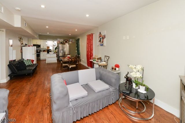 135 Scheerer Ave, Newark City, NJ 07112