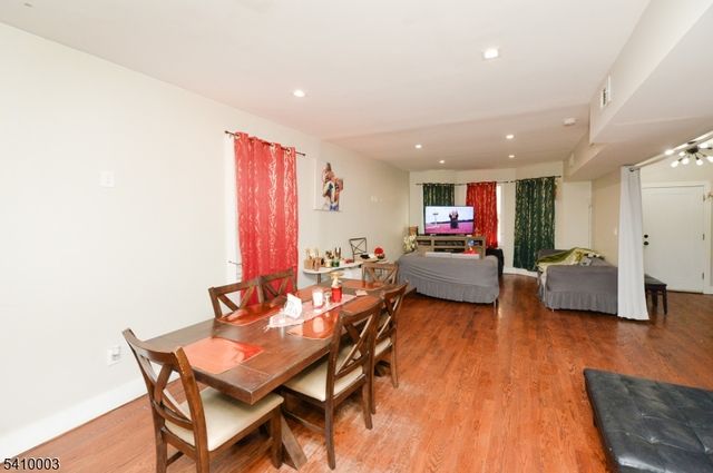 135 Scheerer Ave, Newark City, NJ 07112