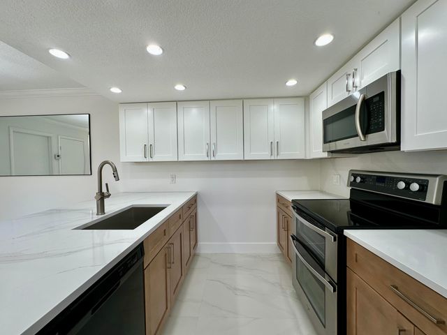 9148 SW 23rd Street A, Davie, FL 33324
