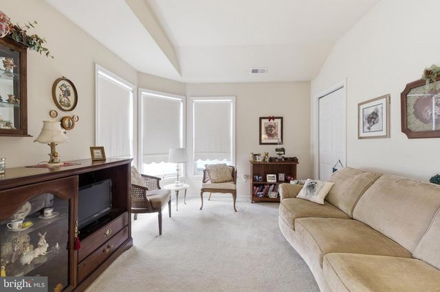 111 GRANDVIEW DR, Warminster, PA 18974