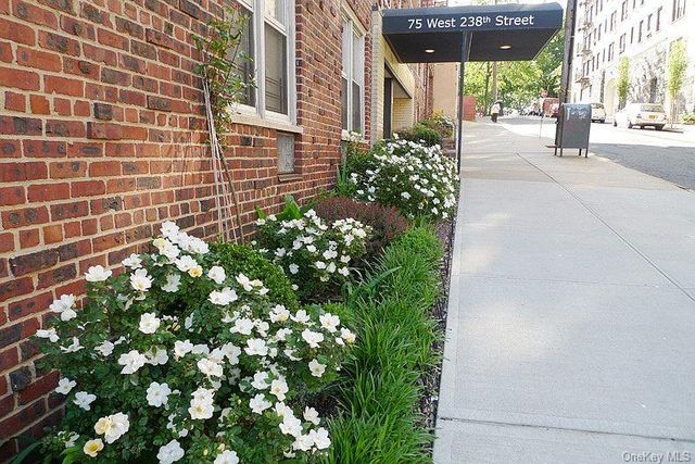 75 W 238th Street 3H, Bronx, NY 10463