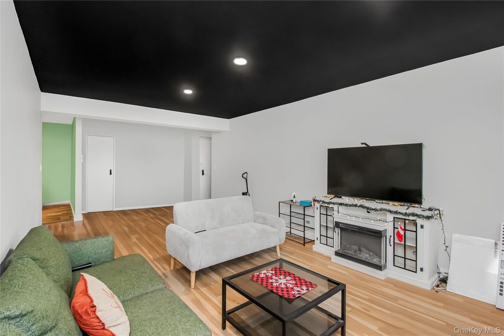 75 W 238th Street 3H, Bronx, NY 10463 — exterior