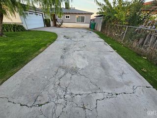 2900 Dore Drive, Bakersfield, CA 93304