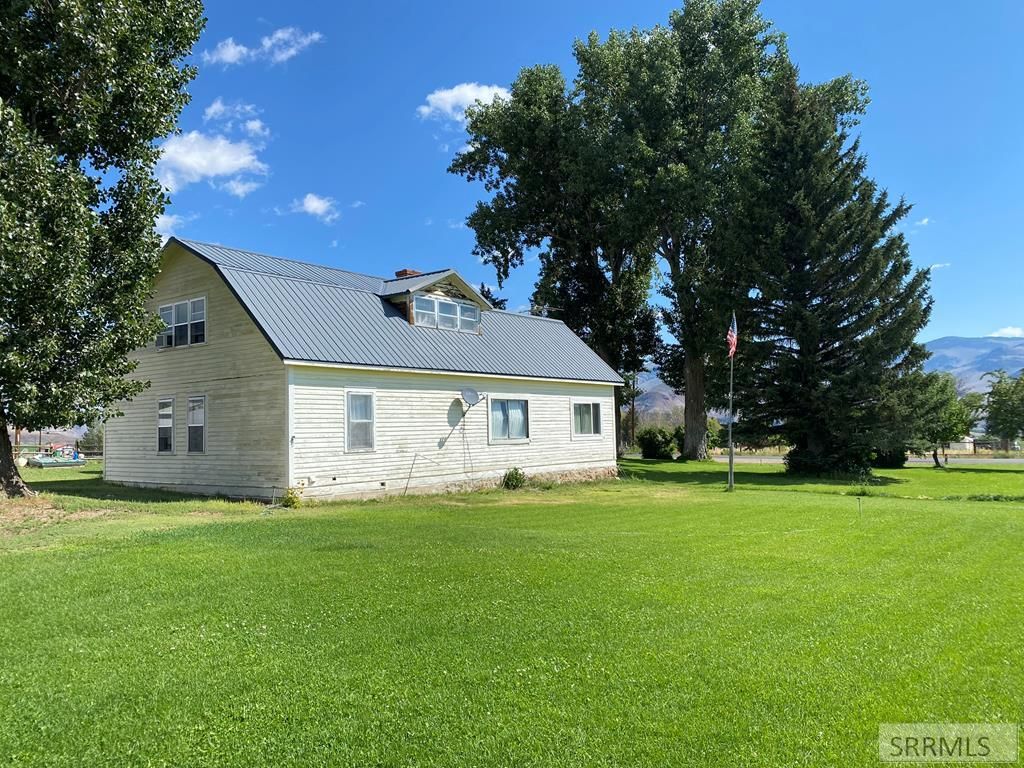 Image 14 of property listing at 2651 Challis Creek Road, Challis, ID 83226