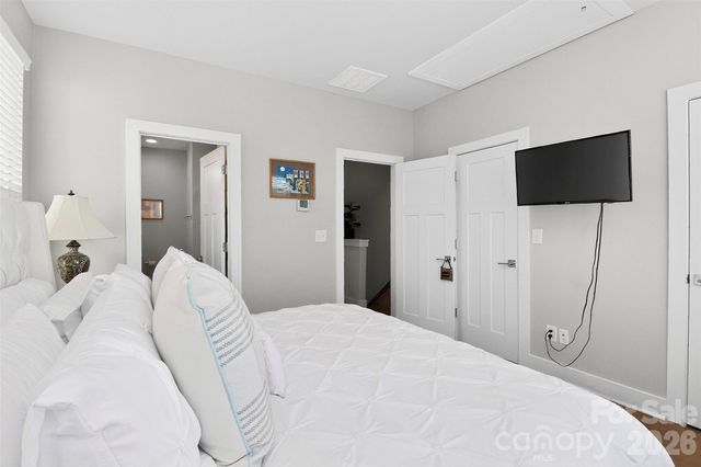 2111 Isom Street, Charlotte, NC 28208