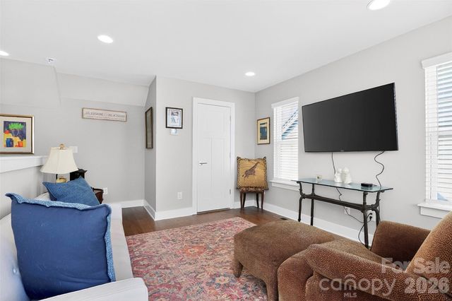 2111 Isom Street, Charlotte, NC 28208