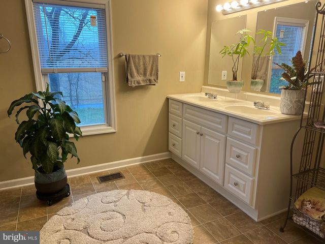 153 ROCKY RUN RD, Fredericksburg, VA 22406