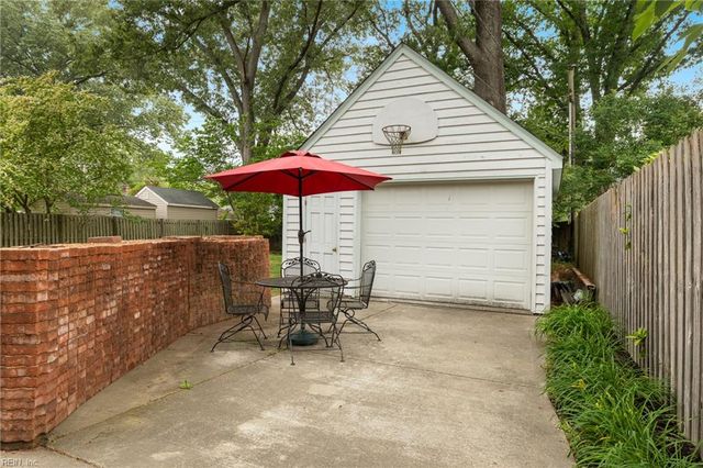 19 Brandon RD, Newport News, VA 23601