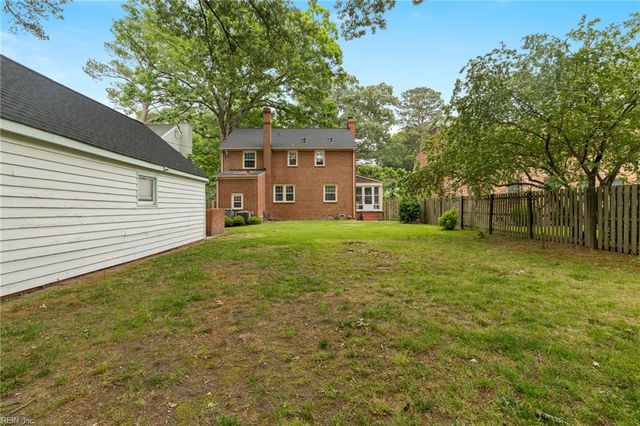 19 Brandon RD, Newport News, VA 23601