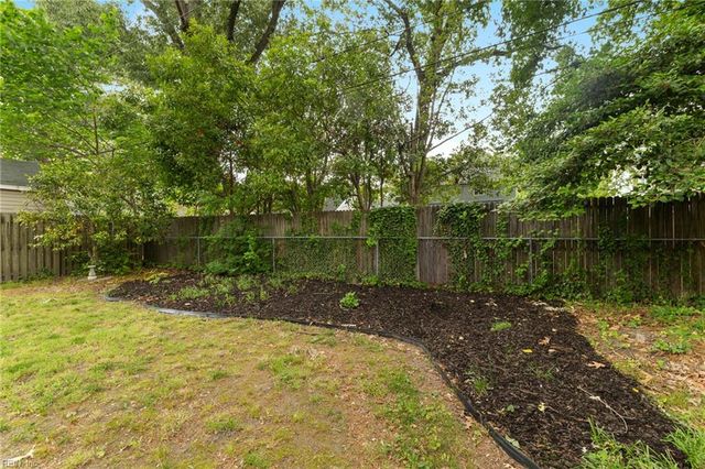19 Brandon RD, Newport News, VA 23601