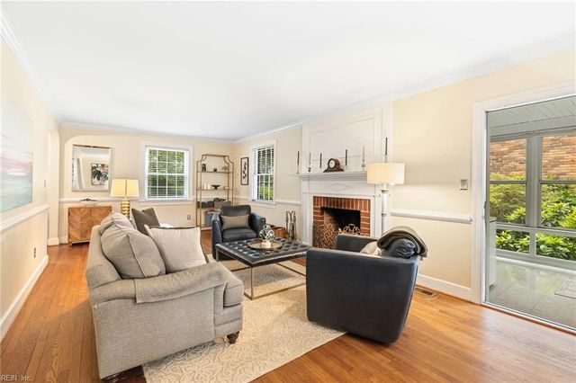 19 Brandon RD, Newport News, VA 23601