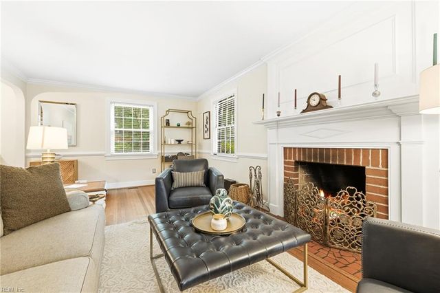 19 Brandon RD, Newport News, VA 23601