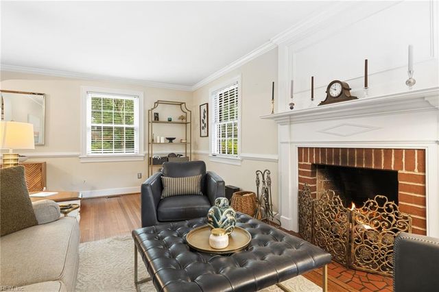 19 Brandon RD, Newport News, VA 23601