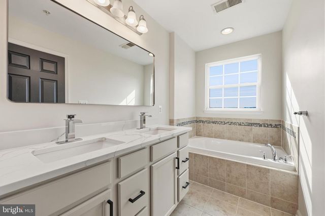 2075 SPRING RUN CIR, Frederick, MD 21702