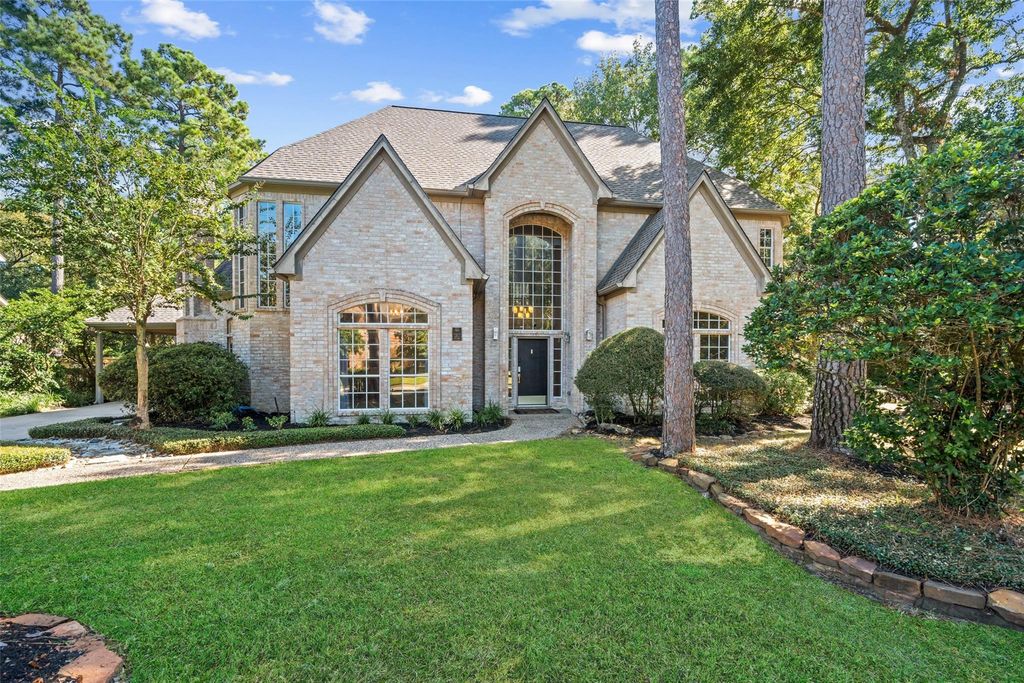 46 Rolling Links Court, The Woodlands, TX 77380