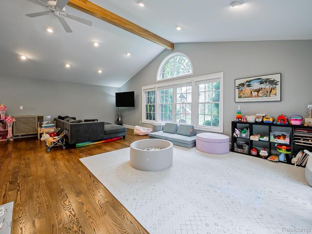 5611 Priory Lane, Bloomfield Hills, MI 48301