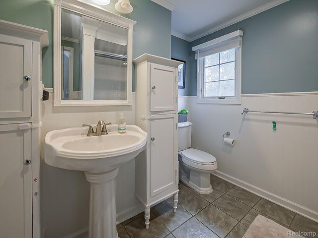 5611 Priory Lane, Bloomfield Hills, MI 48301