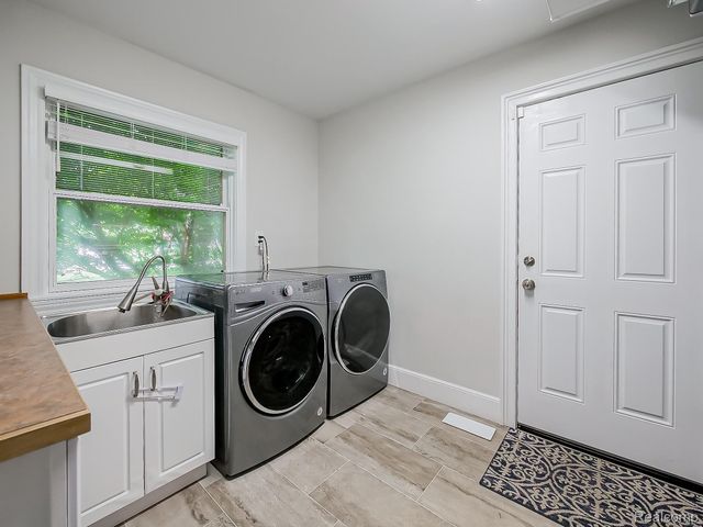 5611 Priory Lane, Bloomfield Hills, MI 48301