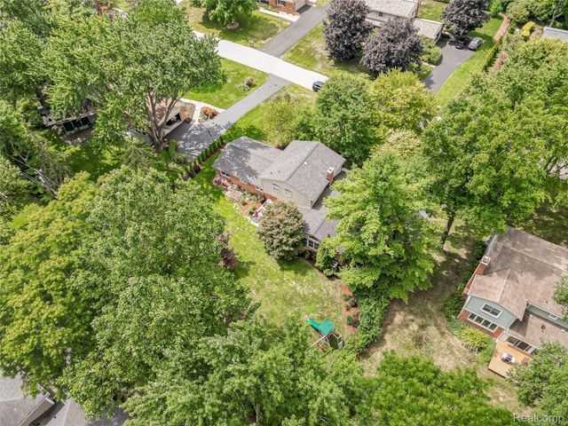 5611 Priory Lane, Bloomfield Hills, MI 48301
